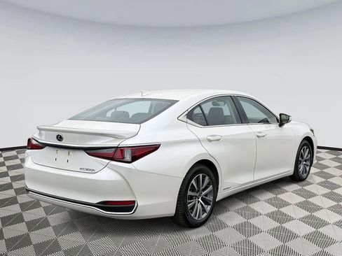 Used 2021 Lexus ES 300h w/ Premium Package image 2