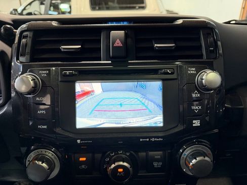 Used 2018 Toyota 4Runner TRD Off-Road Premium AWD/4WD image 20