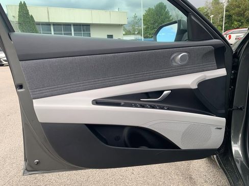 New 2025 Hyundai Elantra Limited image 53