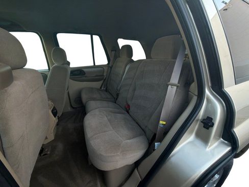 Used 2004 Chevrolet TrailBlazer LS w/ LS Preferred Equipment Group RWD image 12