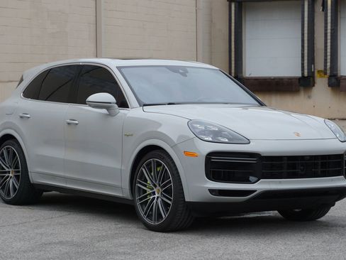 Used 2020 Porsche Cayenne Turbo S AWD/4WD image 3