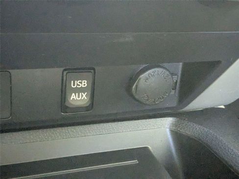 Used 2017 Toyota Tundra SR5 w/ SR5 Upgrade Package AWD/4WD image 22