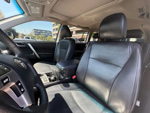 Used 2012 Toyota Highlander SE FWD image 11