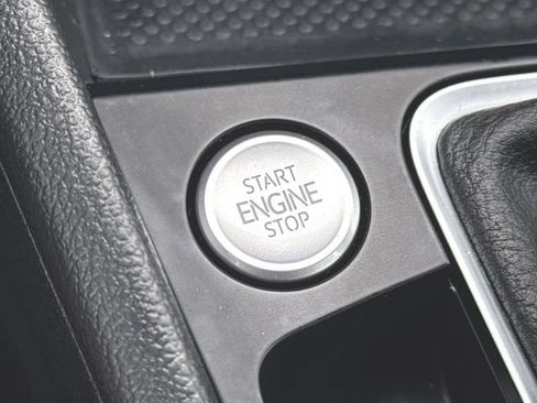 Used 2024 Volkswagen Jetta SE FWD image 16