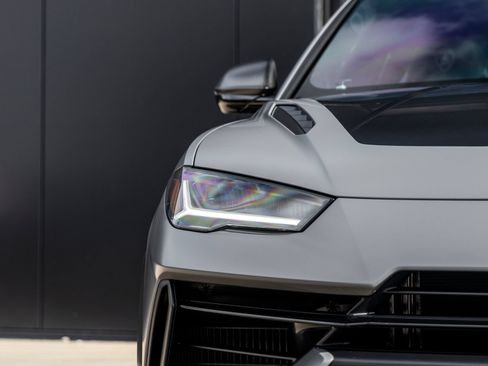 Used 2024 Lamborghini Urus Performante AWD/4WD image 22