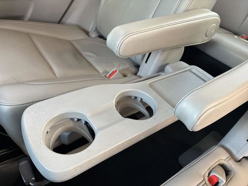 Used 2019 Toyota Highlander XLE image 19