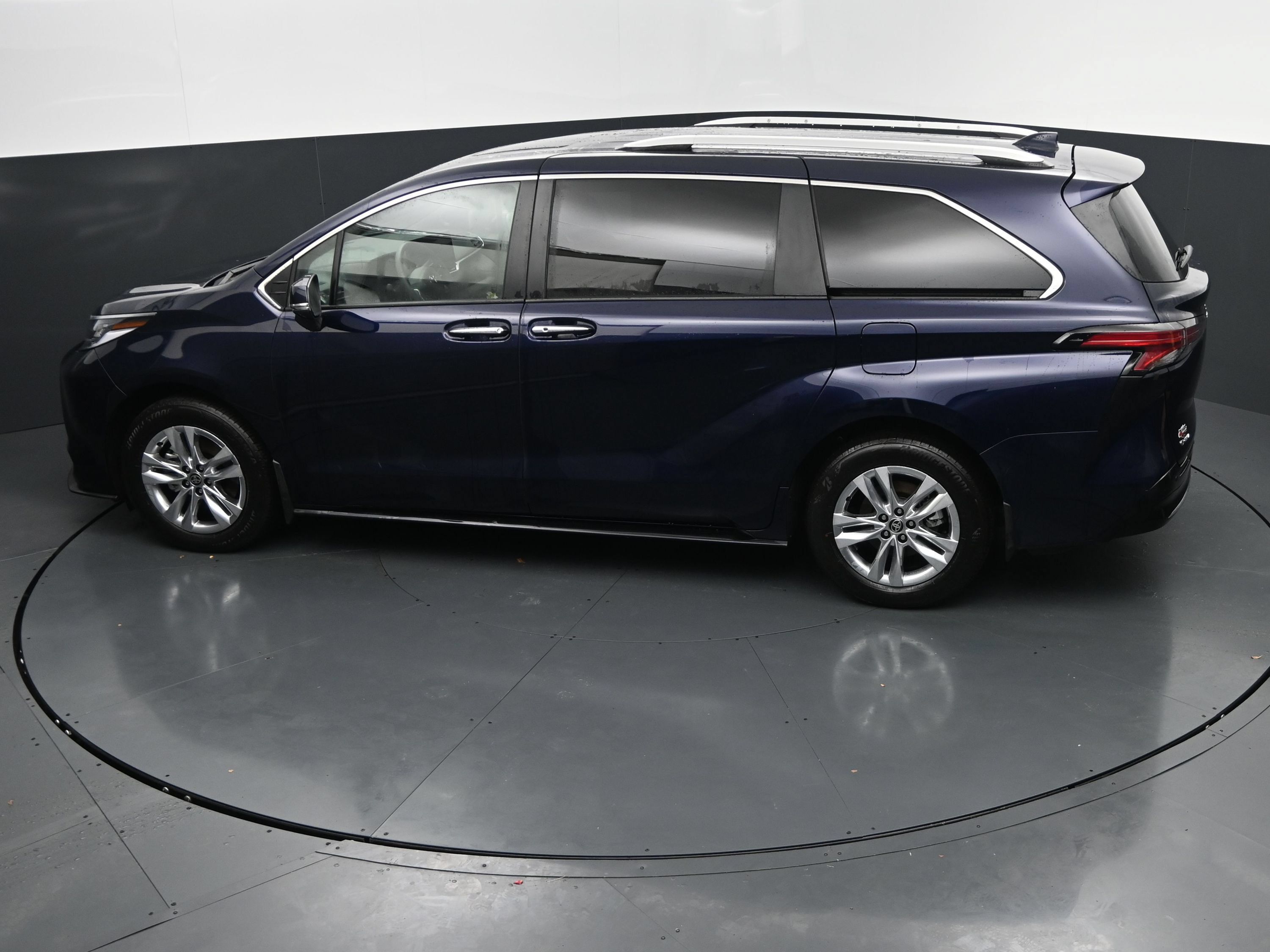 Used 2026 Toyota Sienna Limited FWD image 30