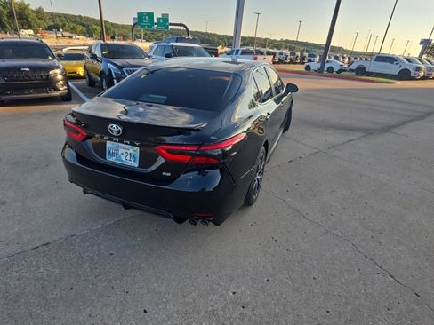 Used 2018 Toyota Camry SE FWD image 6