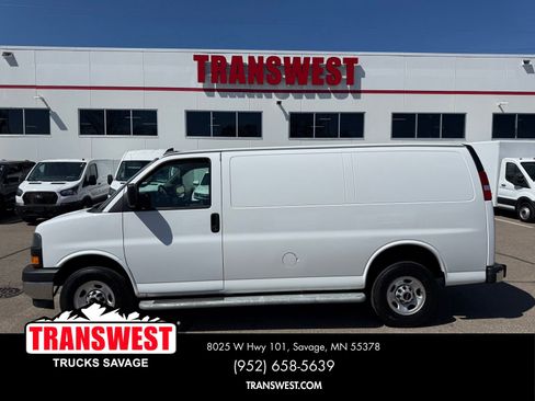 Used 2024 GMC Savana 2500 w/ Driver Convenience Package RWD image 2