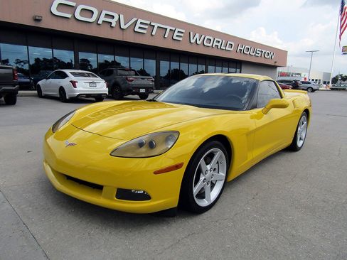 Used 2006 Chevrolet Corvette Coupe w/ Preferred Equipment Group RWD image 1