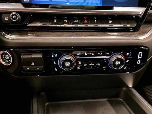 Used 2024 Chevrolet Silverado 2500 LTZ w/ LTZ Convenience Package image 27