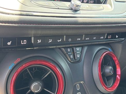 Used 2022 Chevrolet Blazer RS FWD image 27