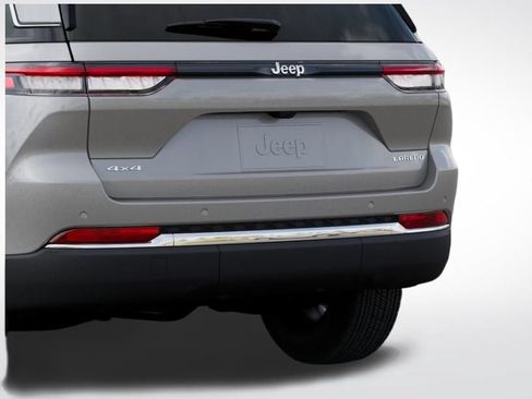 Used 2025 Jeep Grand Cherokee Laredo X w/ Luxury Tech Group I AWD/4WD image 14
