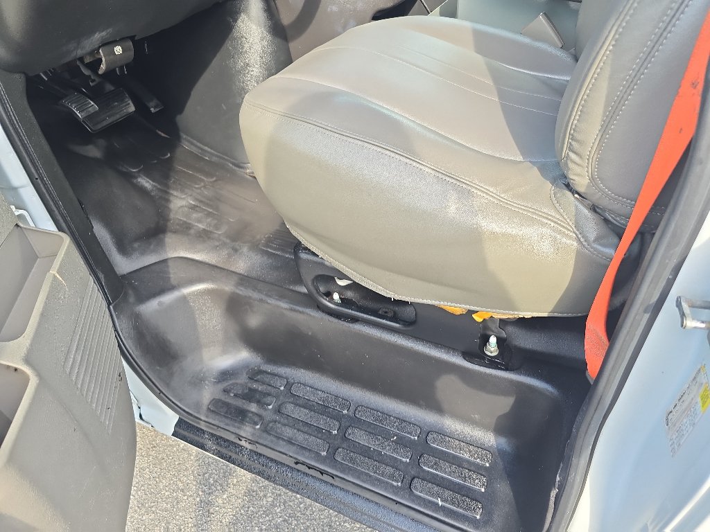 Used 2017 Chevrolet Express 2500 RWD image 19