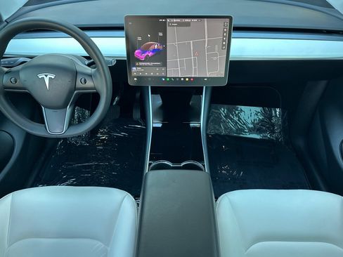 Used 2021 Tesla Model Y Long Range image 15