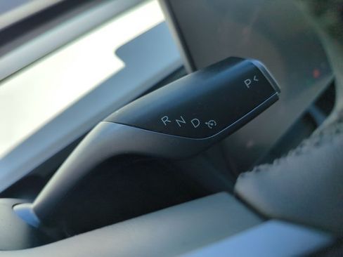 Used 2021 Tesla Model Y Long Range AWD/4WD image 11