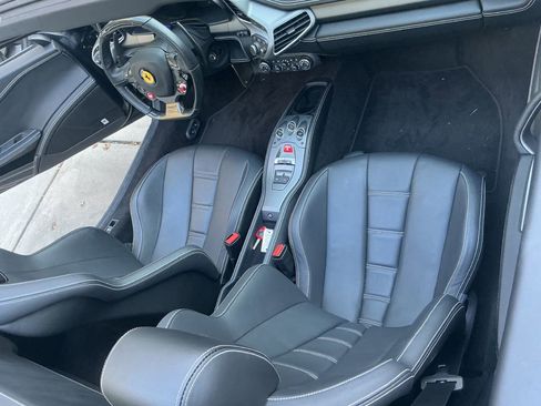 Used 2013 Ferrari 458 Spider image 40