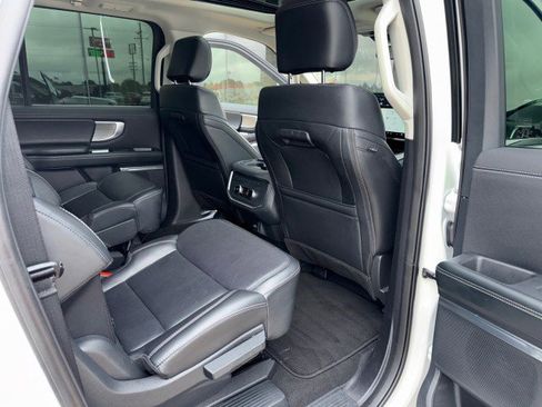 Used 2025 Ford Expedition Max Platinum AWD/4WD image 17