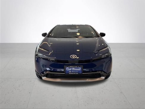 Used 2025 Toyota Prius XLE FWD image 3