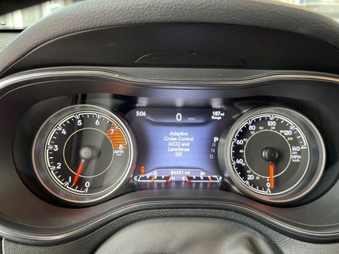 Used 2019 Jeep Cherokee Trailhawk AWD/4WD image 13