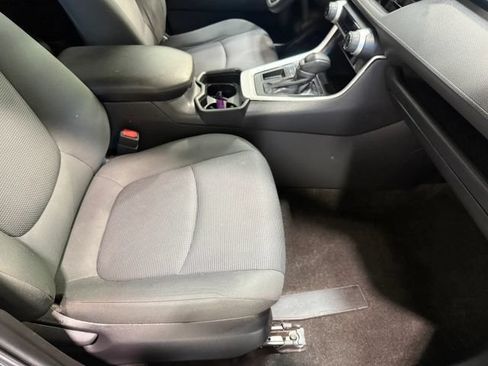 Used 2019 Toyota RAV4 XLE w/ Convenience Package FWD image 28
