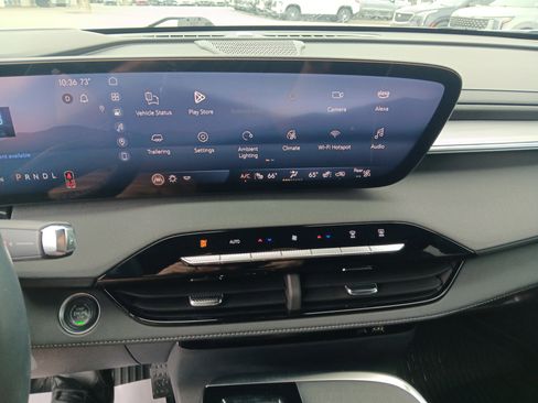 Used 2025 Buick Enclave Preferred w/ Power Package FWD image 13