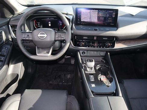 Certified 2025 Nissan Rogue Platinum image 18