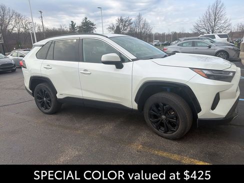 Used 2022 Toyota RAV4 SE w/ Convenience Package image 6