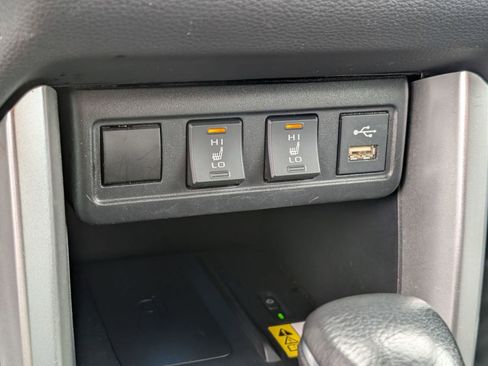 Used 2022 Toyota Corolla Cross XLE image 18