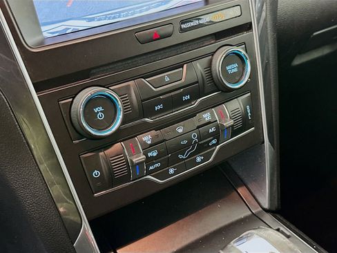 Used 2018 Ford Explorer XLT w/ Equipment Group 201A image 22