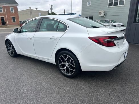 Used 2017 Buick Regal Sport Touring FWD image 2