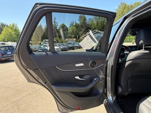 Used 2022 Mercedes-Benz GLC 300 4MATIC image 21