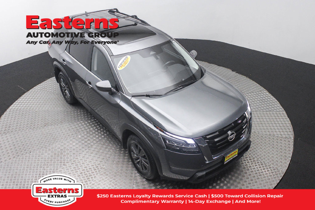 Used 2023 Nissan Pathfinder SV w/ SV Premium Package AWD/4WD image 4