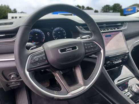 Used 2023 Jeep Grand Cherokee L Limited w/ Luxury Tech Group II AWD/4WD image 9