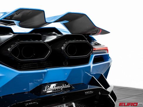 Used 2025 Lamborghini Revuelto AWD/4WD image 24