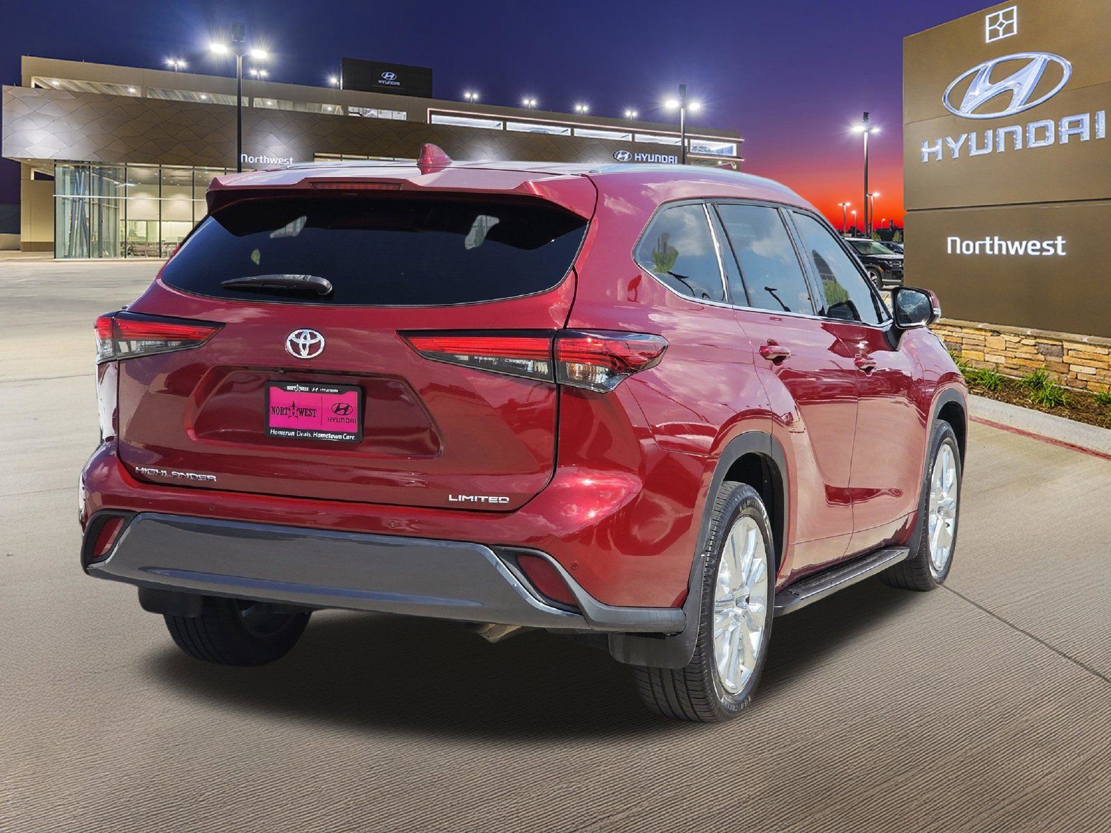 Used 2021 Toyota Highlander Limited FWD image 7