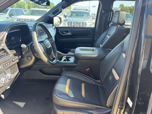Used 2024 GMC Yukon AT4 w/ AT4 Premium Package AWD/4WD image 17