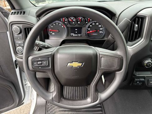 Used 2021 Chevrolet Silverado 2500 Custom w/ Custom Value Package image 12