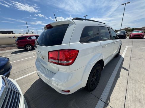 Used 2019 Dodge Journey SE FWD image 4