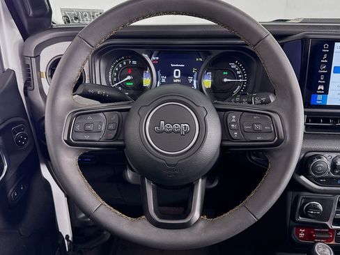 Used 2024 Jeep Wrangler Willys image 17