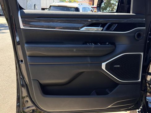 Used 2022 Jeep Wagoneer Series II image 13