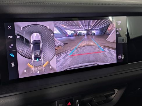 Certified 2025 Porsche Cayenne GTS AWD/4WD image 32
