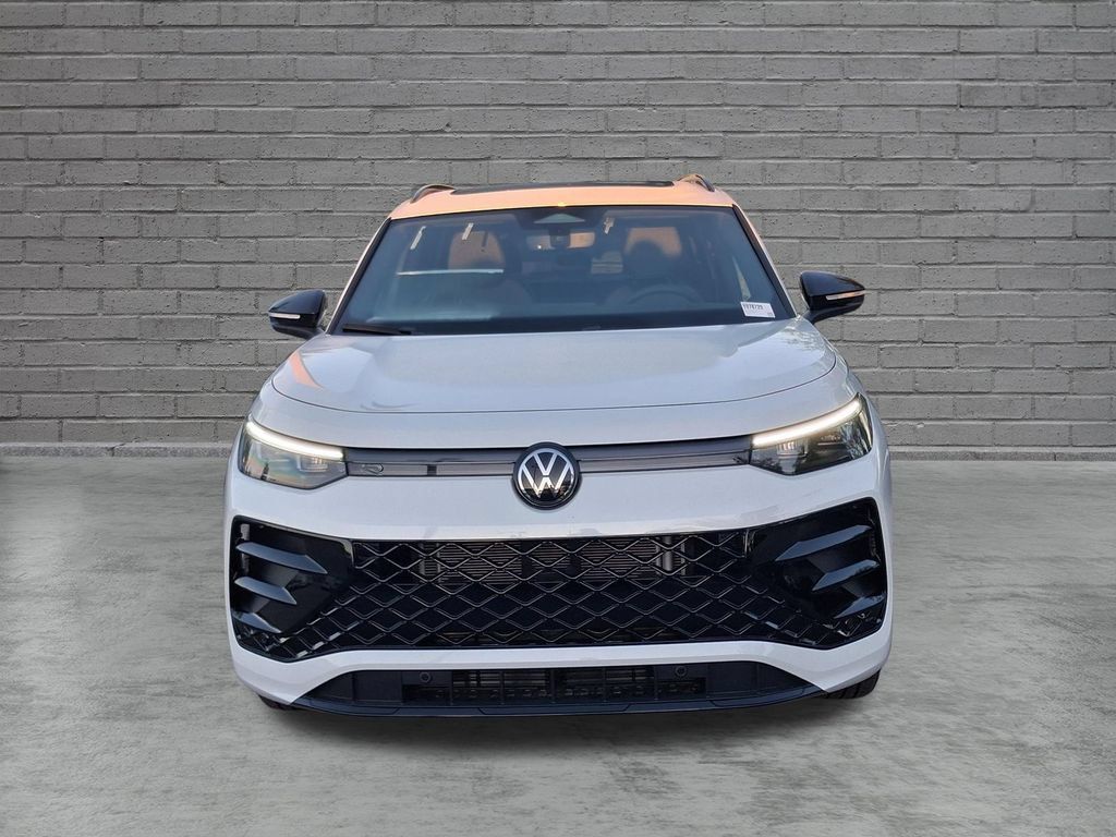 New 2026 Volkswagen Tiguan SE R-Line FWD image 2