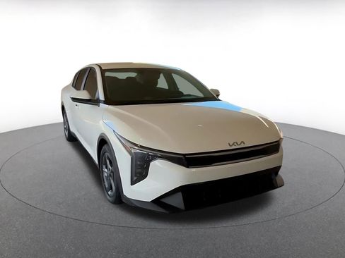 Used 2025 Kia K4 LXS FWD image 3