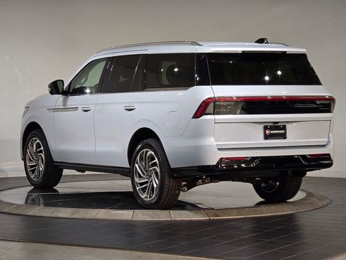 New 2025 Lincoln Navigator Reserve image 7