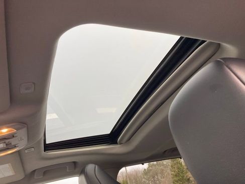 Used 2023 Toyota Highlander XLE image 46