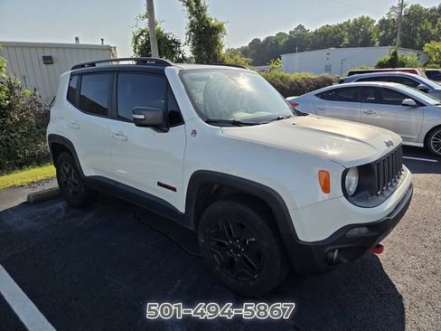 Used 2018 Jeep Renegade Trailhawk w/ UConnect 8.4 Nav Group AWD/4WD image 3