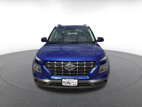 Used 2025 Hyundai Venue SEL FWD image 4