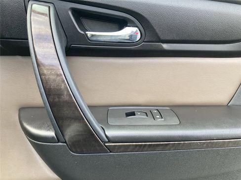 Used 2017 GMC Acadia Limited SLT image 30