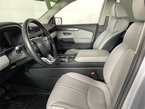 Used 2023 Honda Pilot Elite image 2